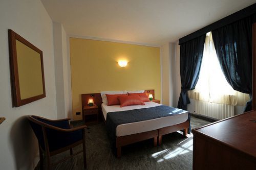 Holiday House Aurora Кортона Екстериор снимка